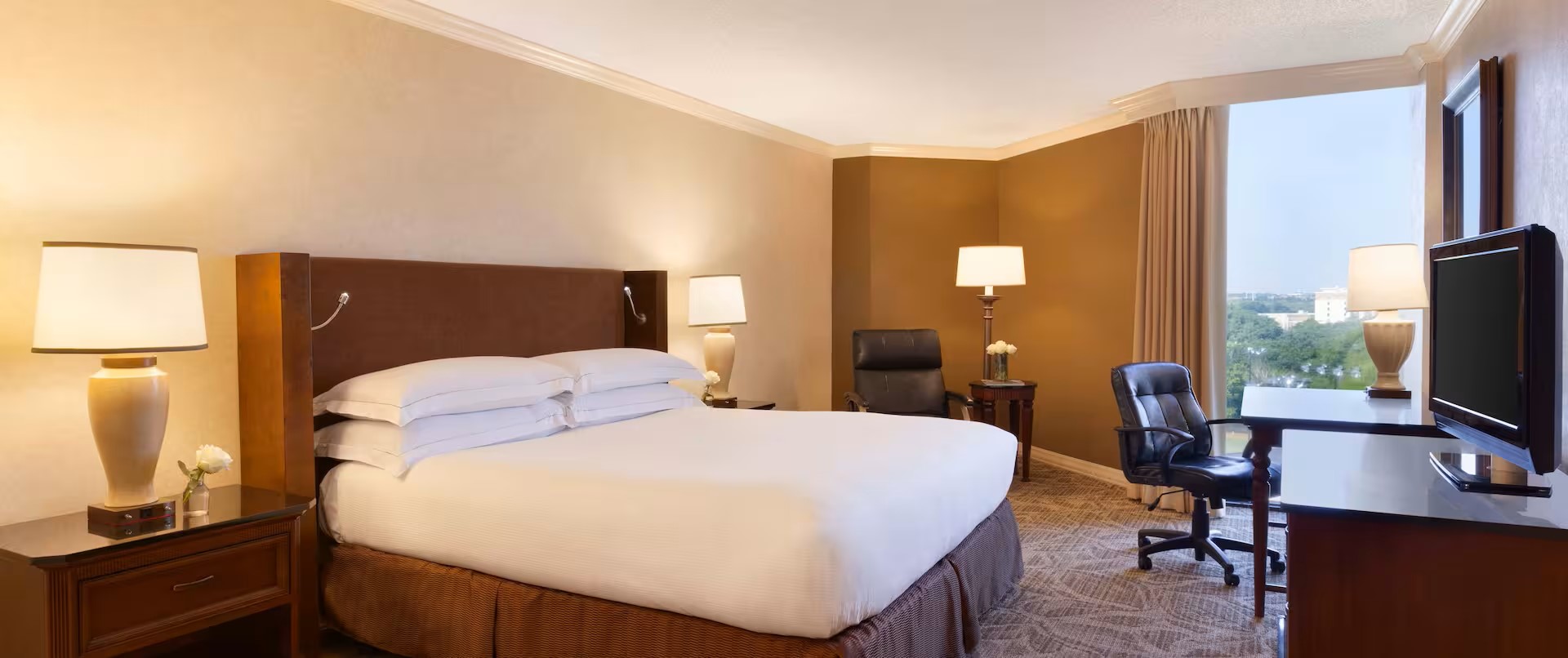 Hilton DFW Lakes King Bed Guestroom